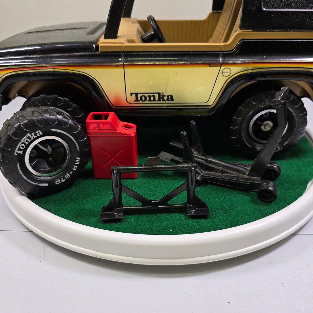 Vintage Tonka MR-970 4x4 Jeep Renegade Truck Black Tan Made in USA Pressed Steel - Picture 3 of 16